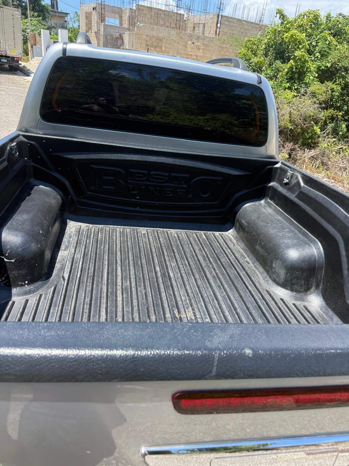 Thumbnail 3 of 2018 Hilux