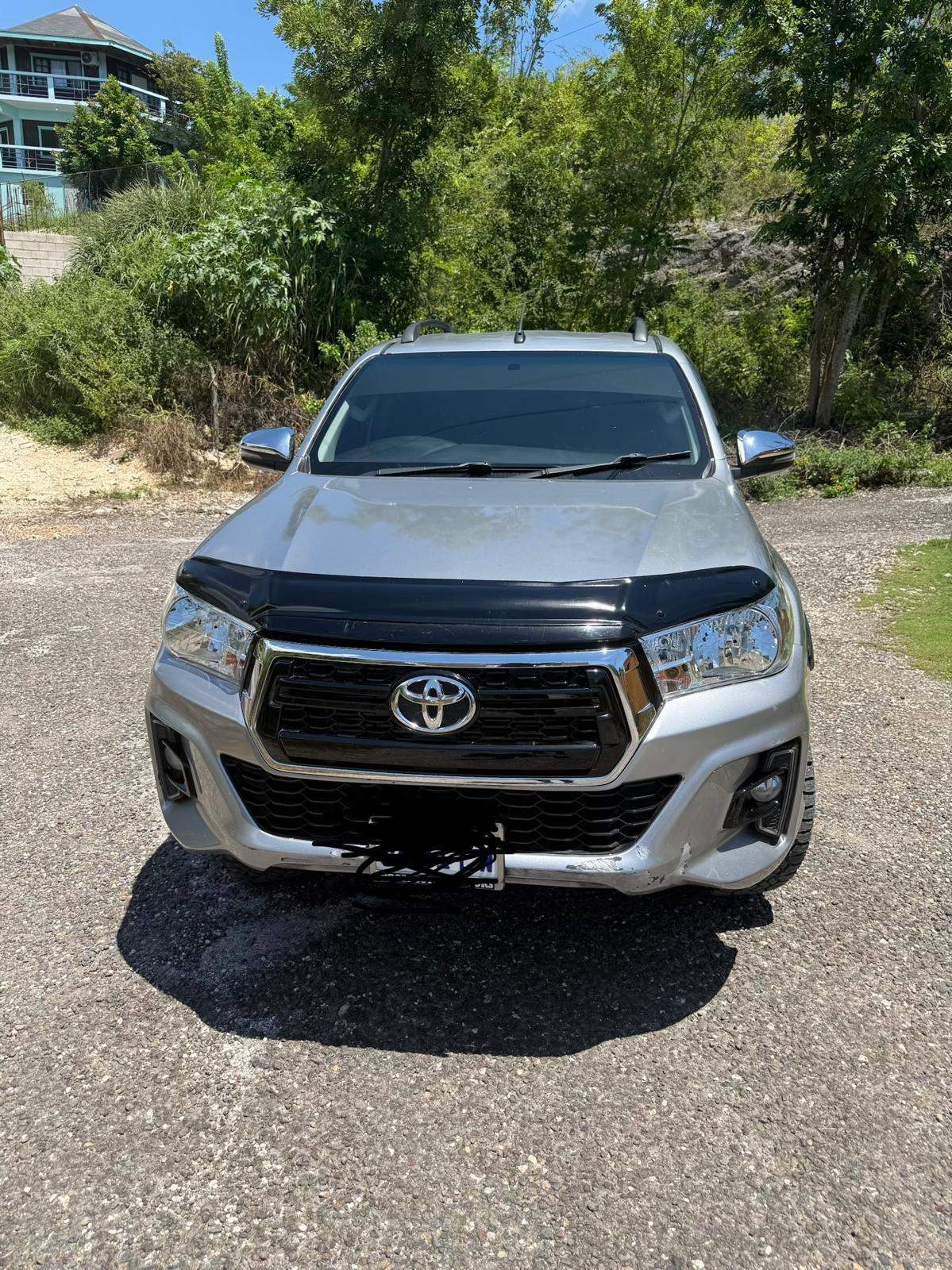 Thumbnail 5 of 2018 Hilux