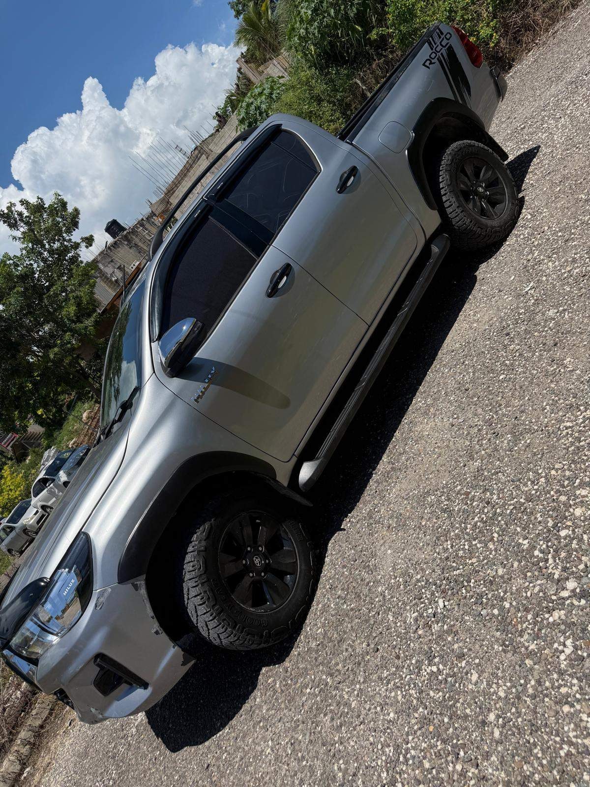Thumbnail 4 of 2018 Hilux