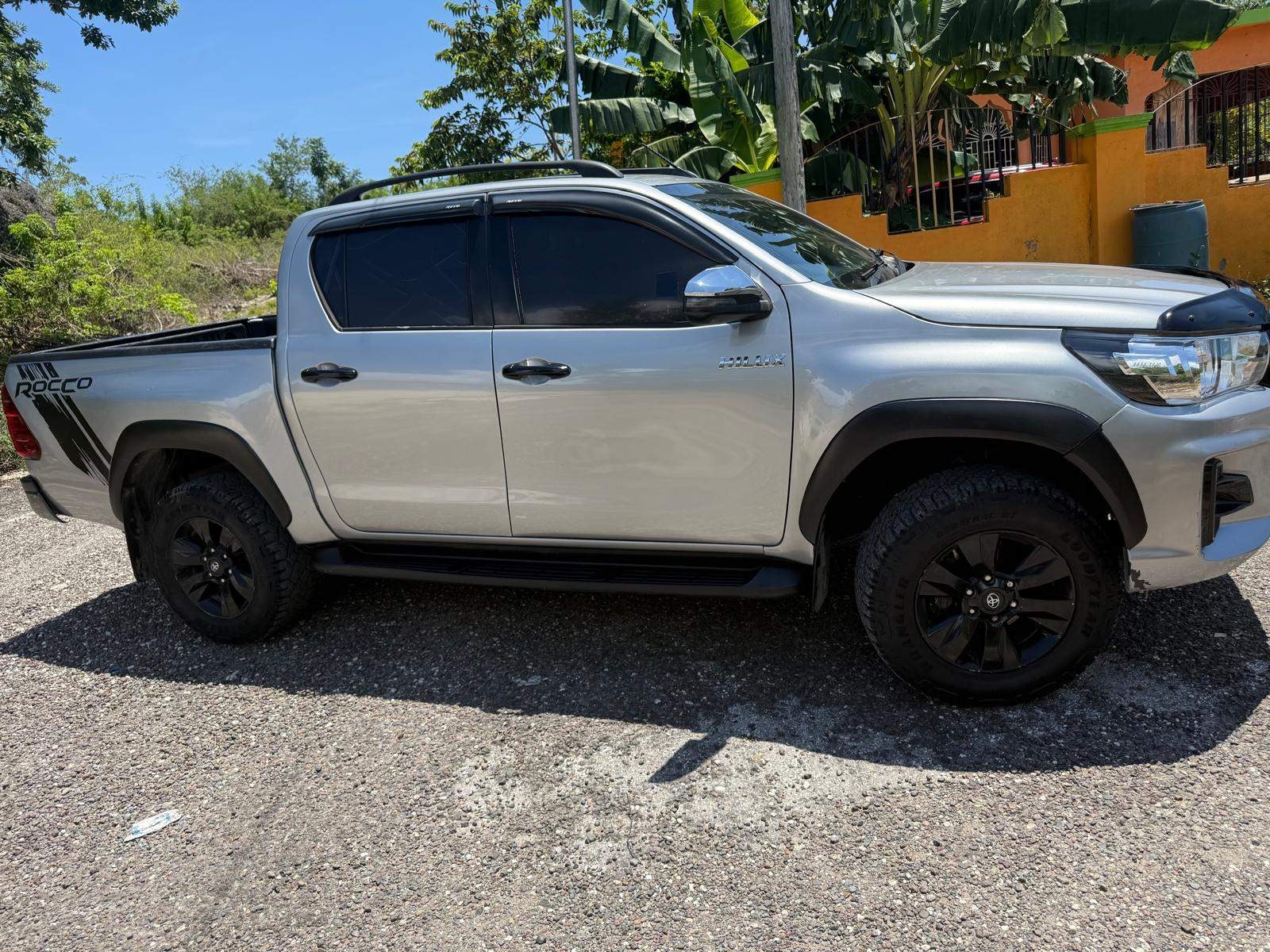 Thumbnail 2 of 2018 Hilux